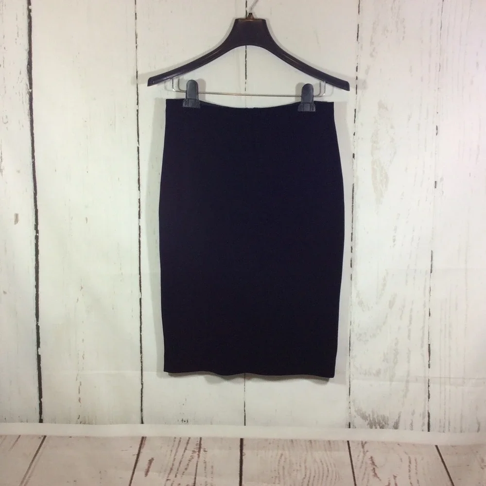 White House Black Market WHBM Women's Black Velvet Pencil Skirt‎ Size 4
